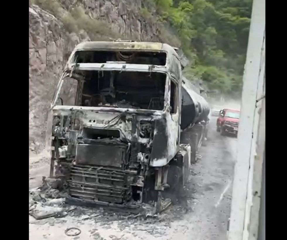 YPFB: tres cisternas sufrieron accidentes