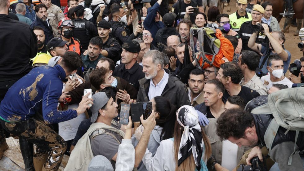 En Valencia arremeten contra los reyes de España