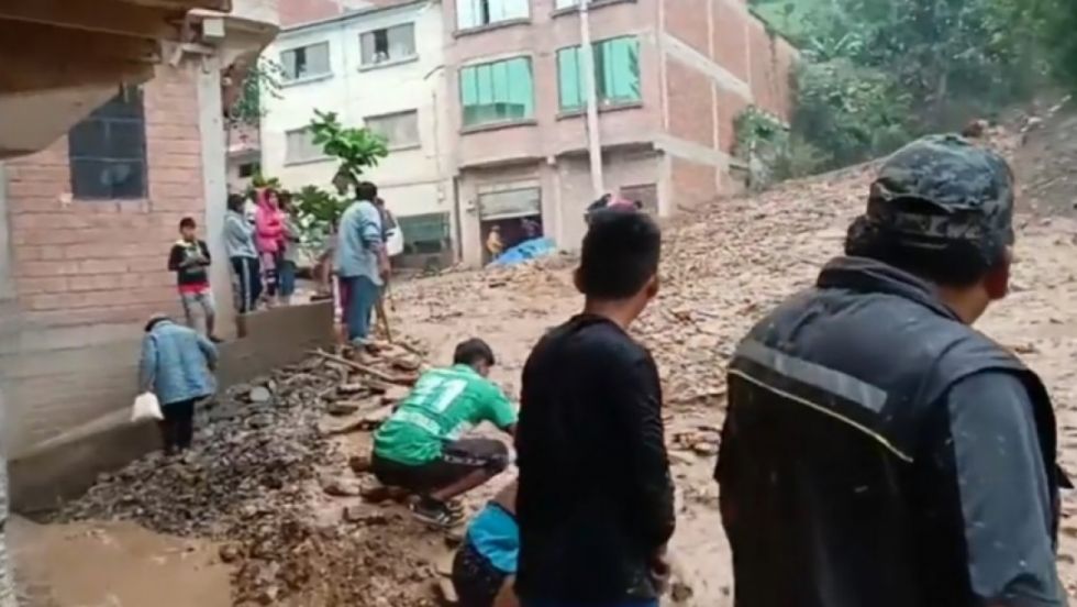 Mazamorra arrasa con casas y vehículos en La Asunta