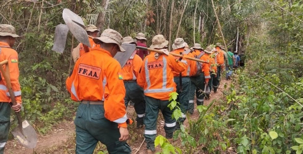Desplazan equipos para sofocar incendio en Madidi