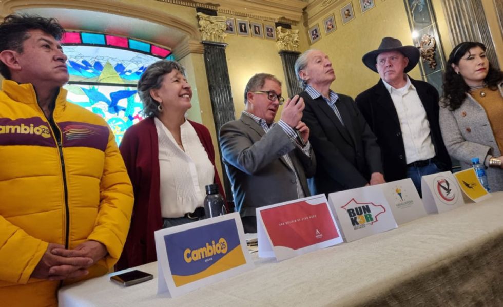Opositores buscan elegir candidato único