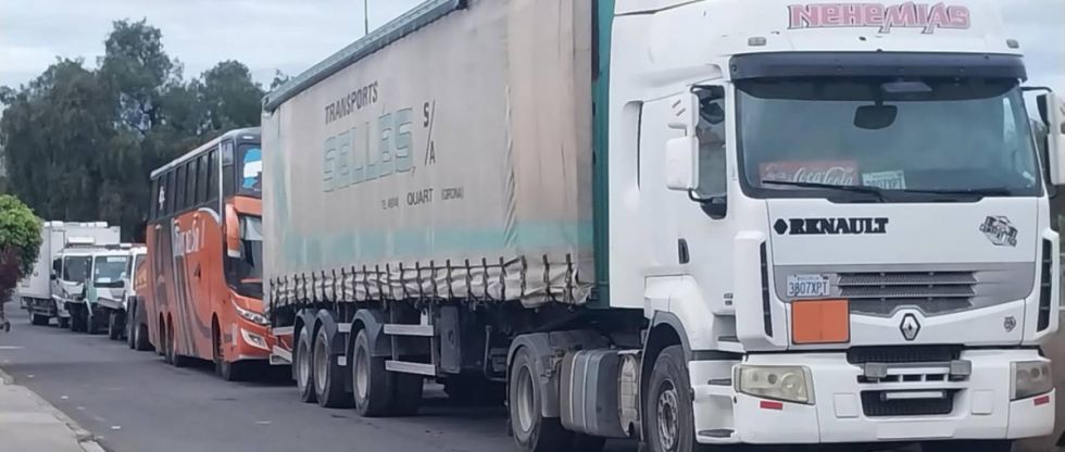 Las filas en surtidores no cesan en el inicio de una semana clave para la distribución de diésel