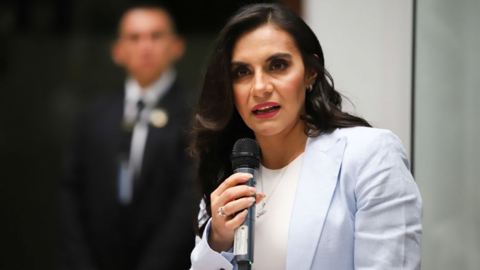 Tras suspensión, Verónica Abad regresa a Ecuador