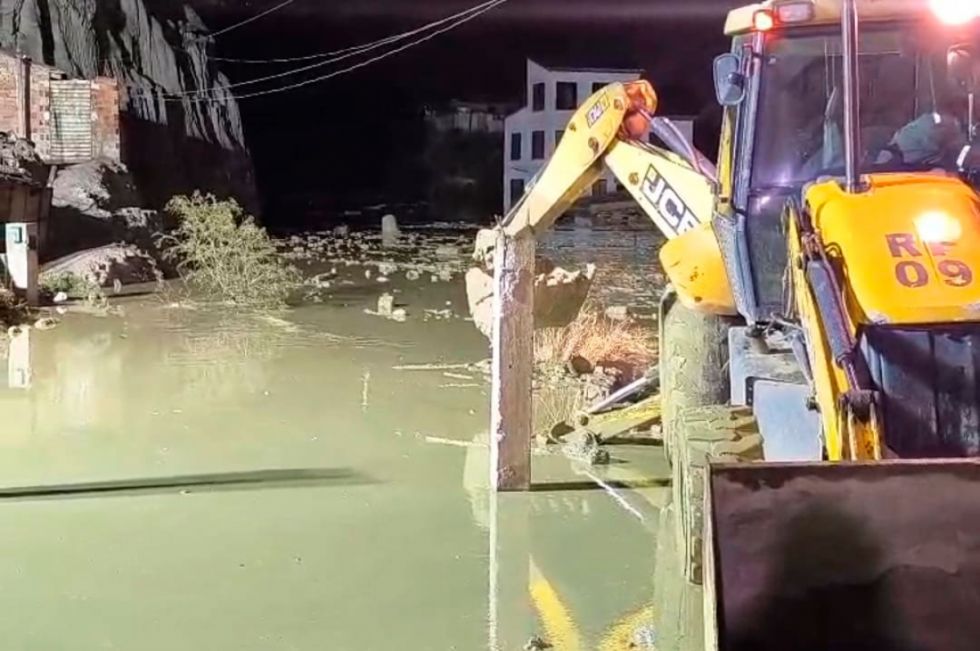 La Paz: Intensa lluvia provoca una mazamorra, hay 12 viviendas afectadas 