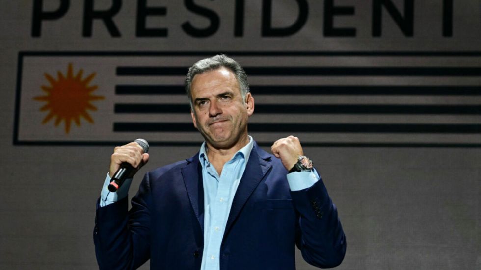 El progresista Yamandú Orsi gana las presidenciales en Uruguay