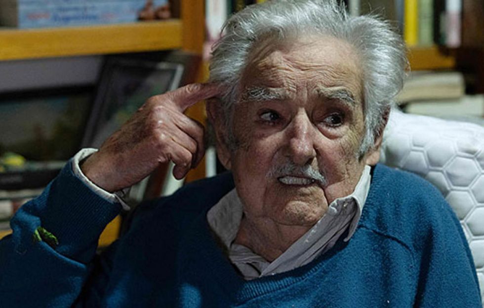 Mujica afirma que hay un tiempo para irse y ‘lo de Evo es inconcebible’