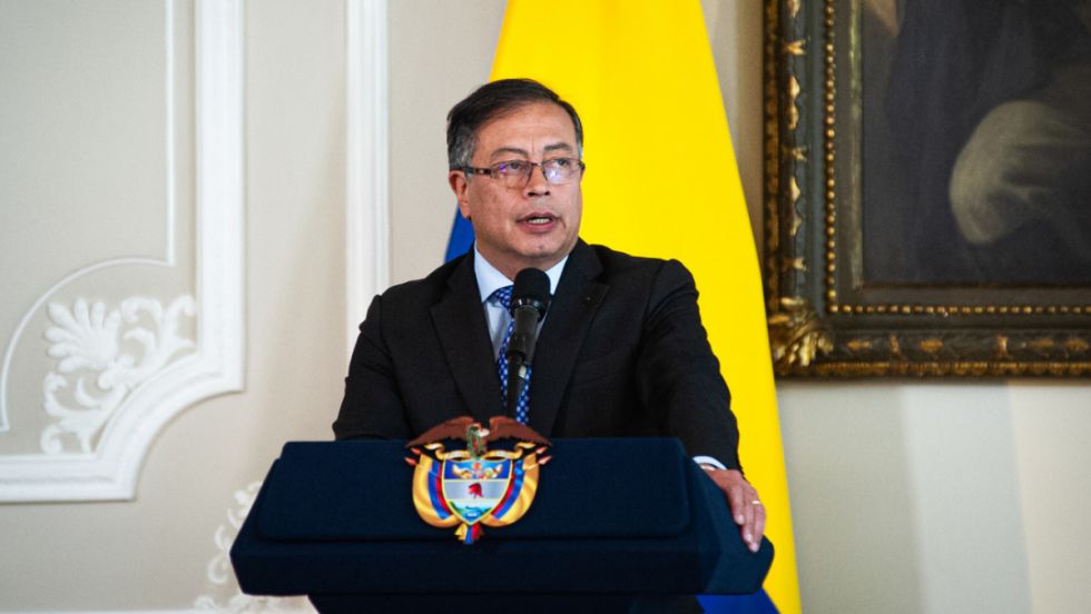 Petro reacciona al hundimiento de su reforma clave