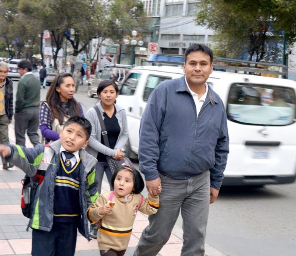 Los padres primerizos también sufren: “Ella toma el mando”