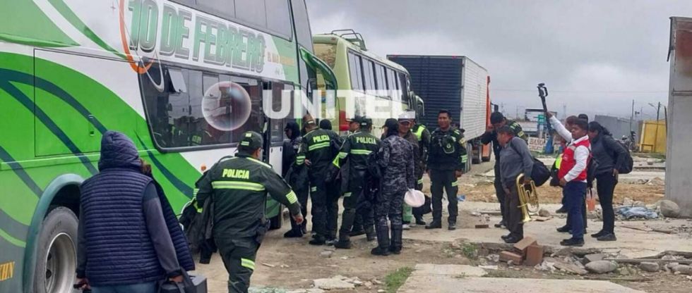 Policías se quedan varados a medio camino al intentar retornar al Trópico