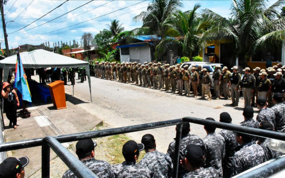 Con un acto de desagravio y tras 48 días, la Policía retorna al trópico de Cochabamba