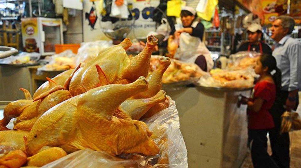 A pocos días de Navidad, el kilo de pollo sube a Bs 22 en Santa Cruz y La Paz 