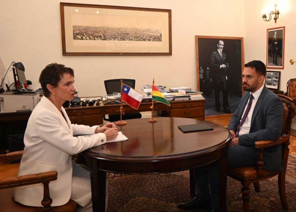 Bolivia firma acuerdos de cooperación con Chile
