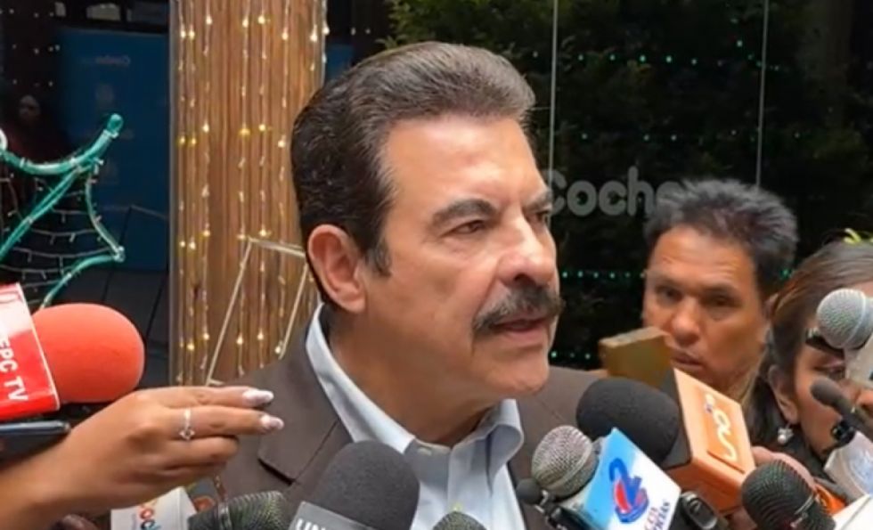 Manfred Reyes Villa habla de bajar su candidatura presidencial para las elecciones del 2025
