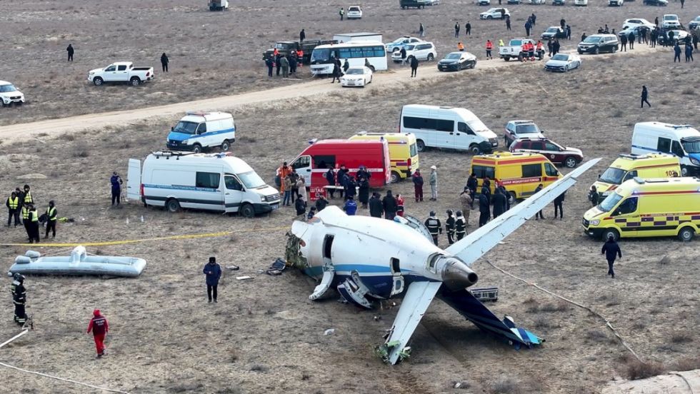Accidente aéreo en Kazajistán: reportan 32 sobrevivientes
