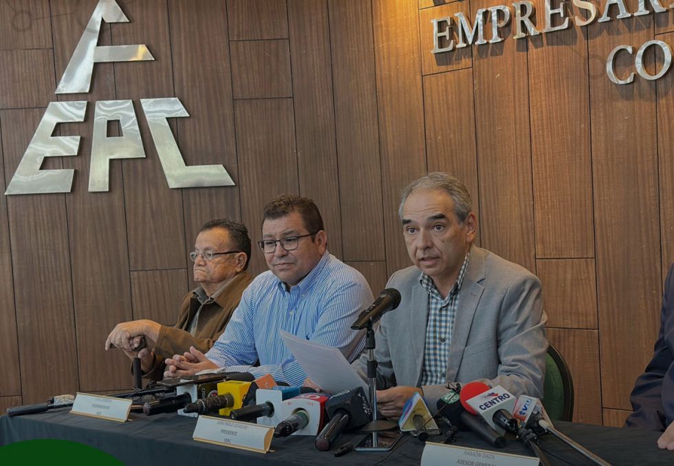 Avicultores tildan de ‘políticas’ las amenazas del Gobierno