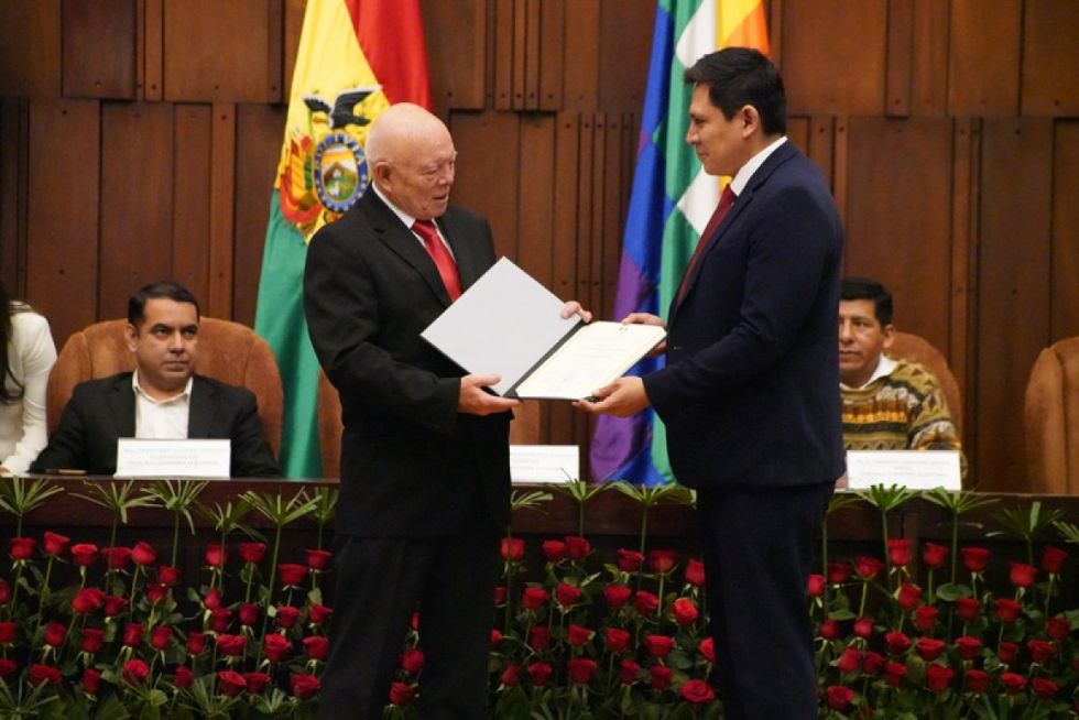 TSE entrega credenciales a las 19 autoridades judiciales electas