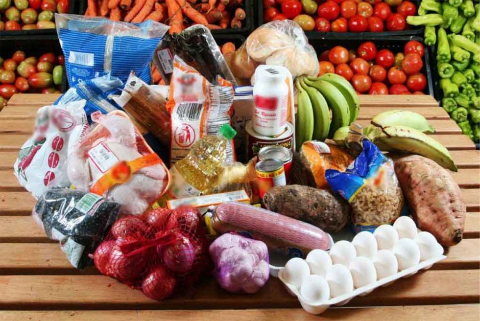 Canasta básica en Ecuador supera los 800 dólares