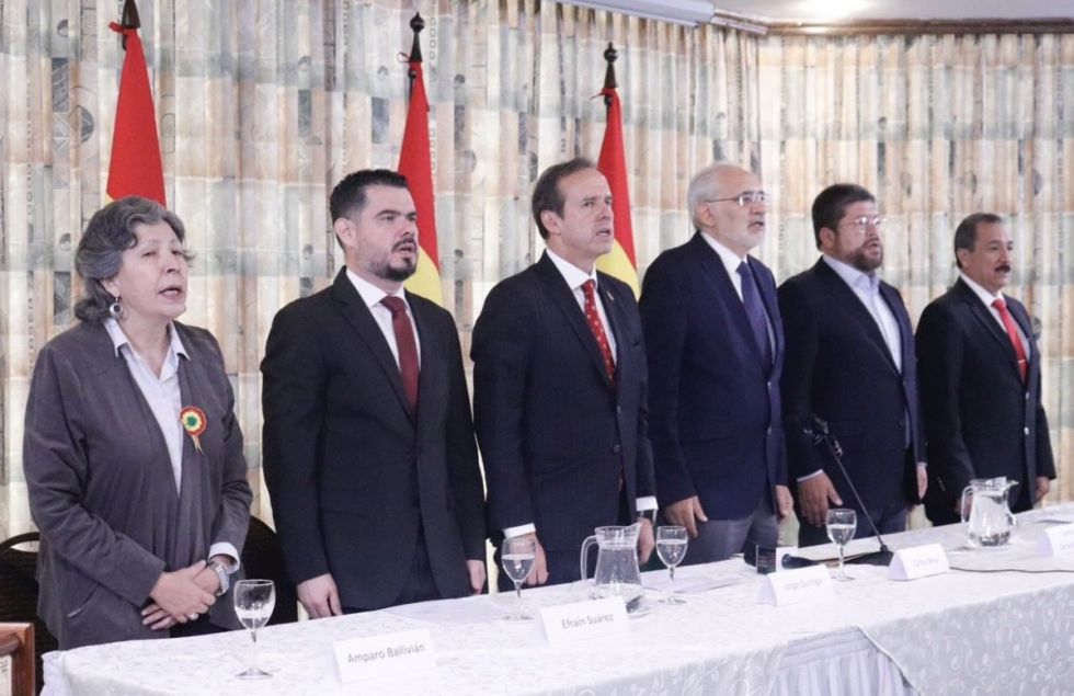 Amparo Ballivián y Vicente Cuéllar se suman al bloque opositor