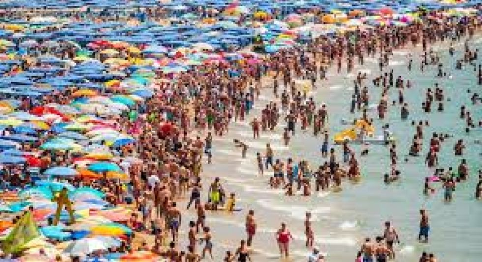 España recibió 98 millones de turistas en 2025