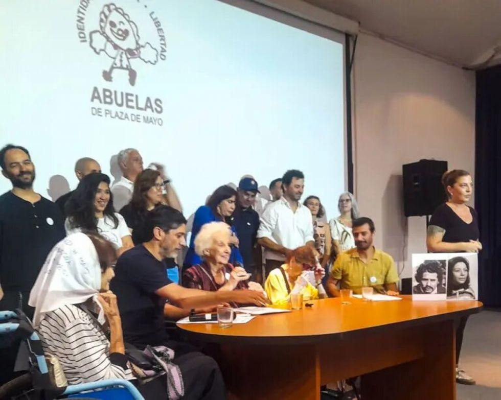 Argentina: Abuelas celebran hallazgo de nieta 139