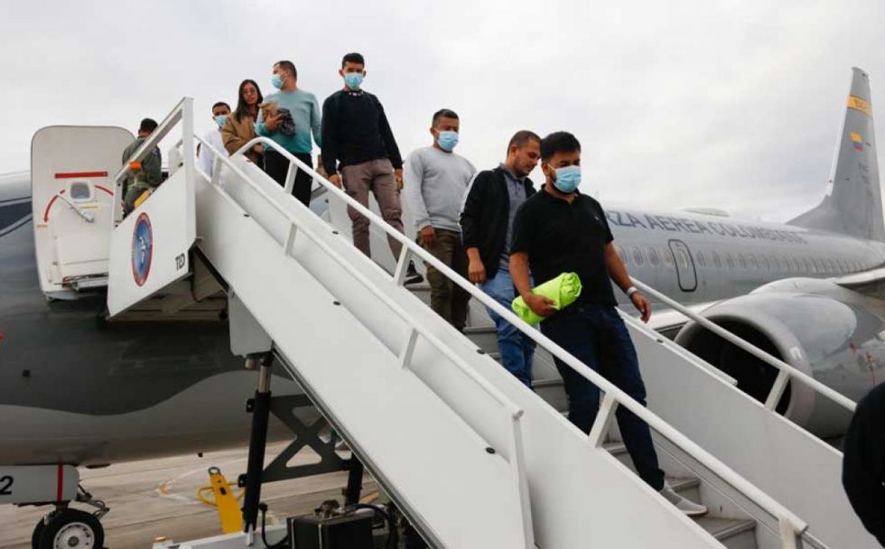 Llegan a Colombia los migrantes deportados desde EEUU 