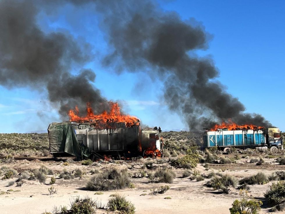 Comisan más de mil fardos de ropa usada en Oruro