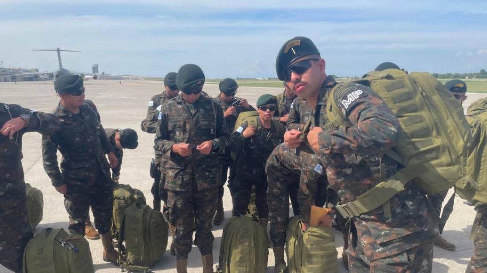 Contingente militar salvadoreño llega a Haití