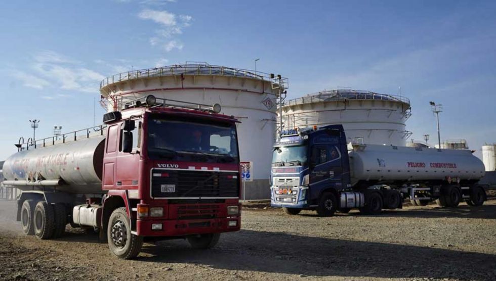 Investigan a funcionarios de YPFB por despachar combustible irregular