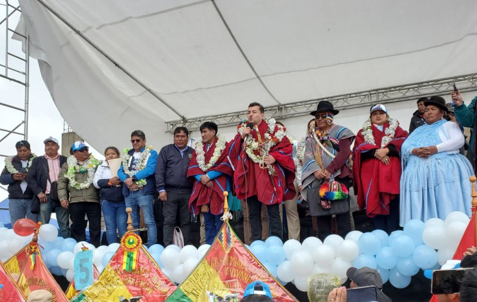 Jhonny Fernández visita la ciudad de El Alto y es proclamado candidato presidencial