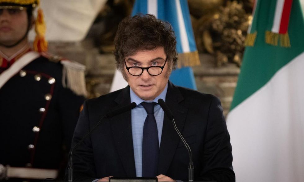 Piden investigar a Milei tras promocionar criptomoneda que se desplomó 