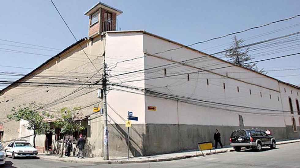 Reclusos de San Pedro violaron a una mujer que fue de visita 