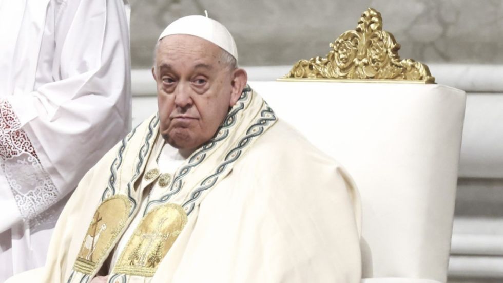 El papa Francisco sufre una neumonía bilateral