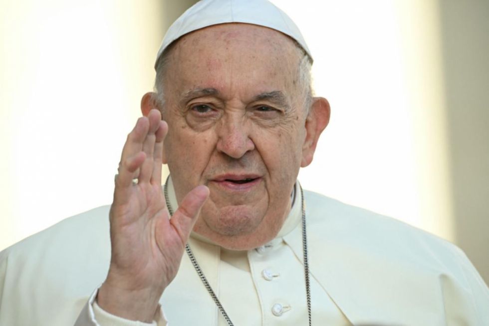 Salud: El papa Francisco muestra "mejoría"