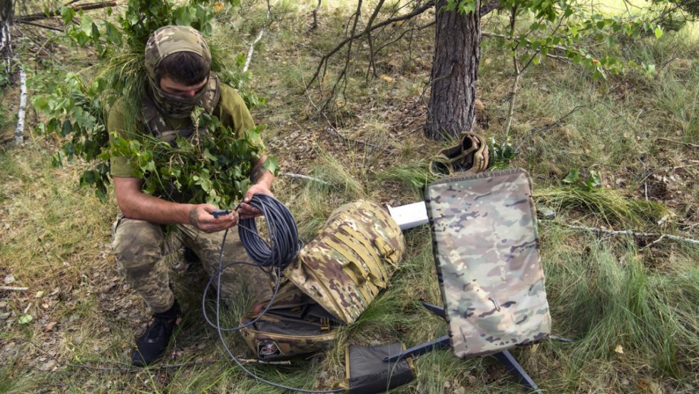 EEUU amenaza con cortar Starlink a Ucrania, esencial para su Ejército
