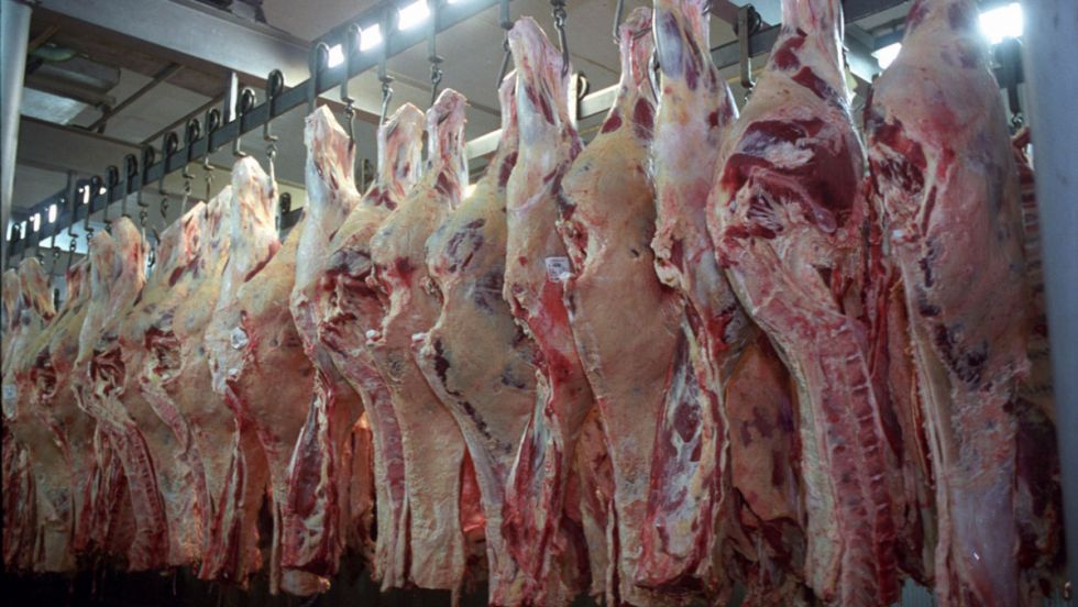 Gobierno señala a carniceros por mantener altos precios 