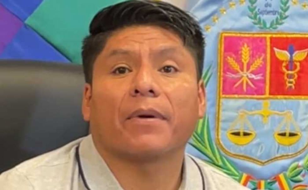 Loza dice que regalaría su curul por el MAS