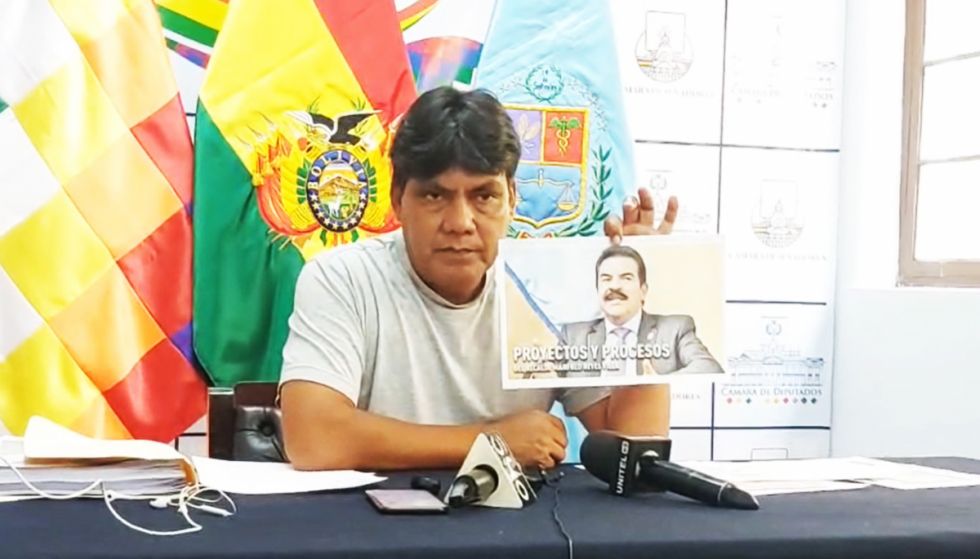 Diputado Arce alista denuncia contra Manfred por presunta falsedad en su declaración de bienes