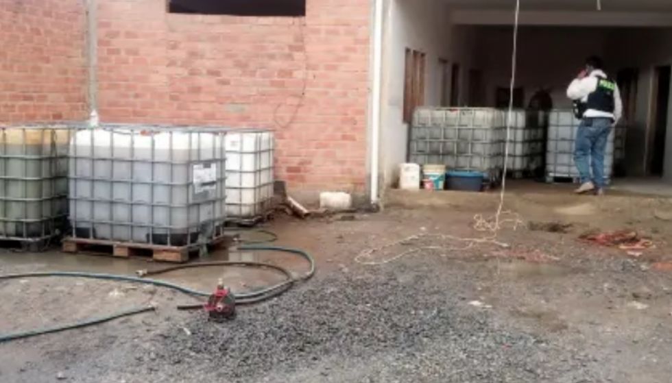 El Alto: Intervienen una casa donde se acopiaba 7 mil litros de diésel