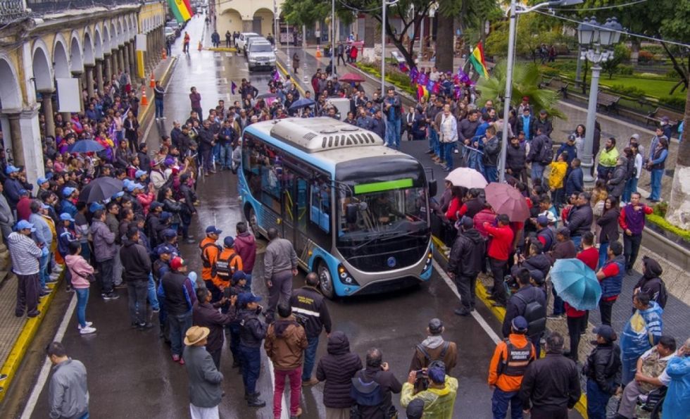 Cochabamba presenta el primer bus eléctrico