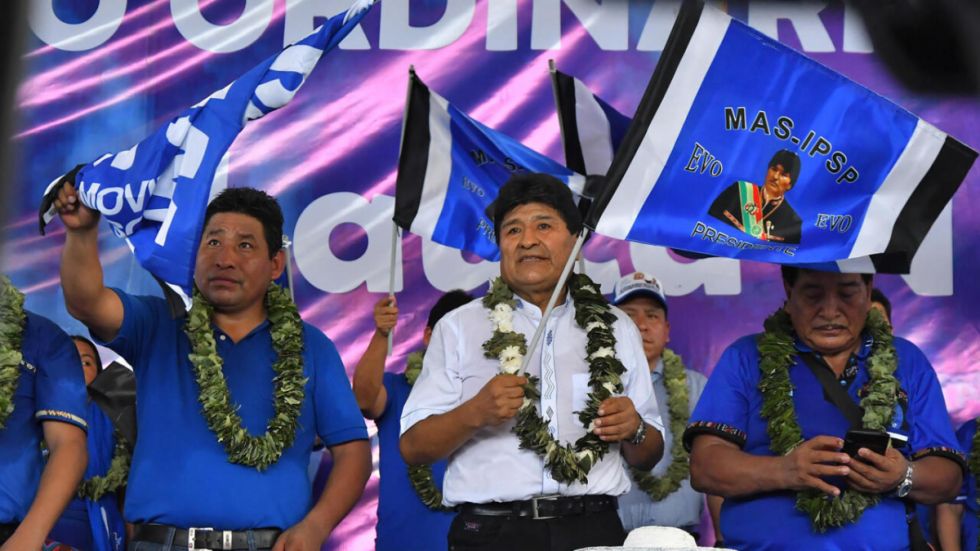 Después de 23 años, Evo deja de ser militante del MAS