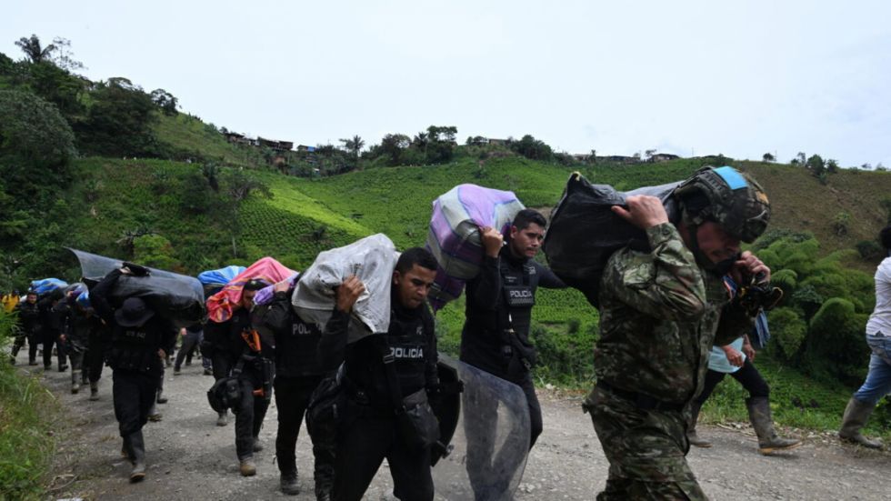 Colombia: liberan a policías y un militar retenidos por la guerrilla