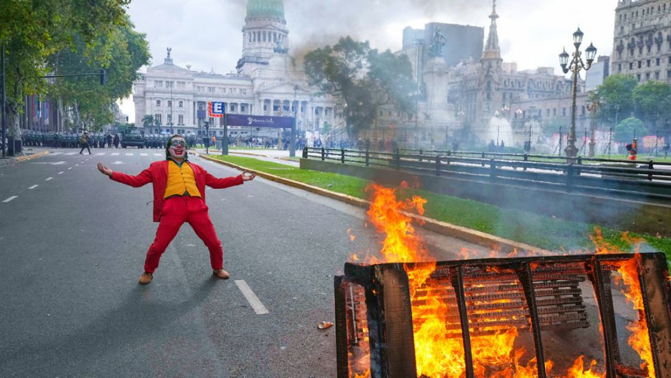Las dos caras de las encendidas protestas en Argentina