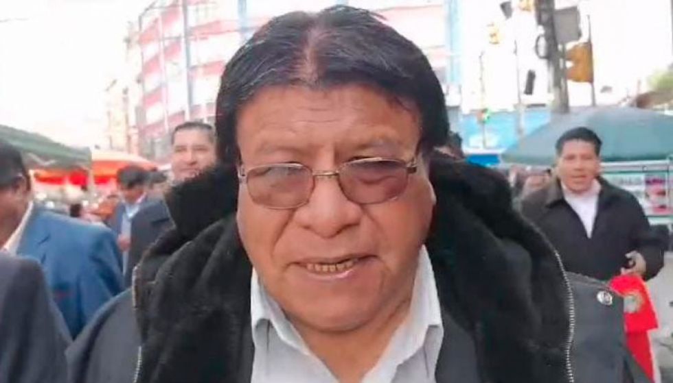 Choferes de El Alto perfilan paro ante la crisis de combustible