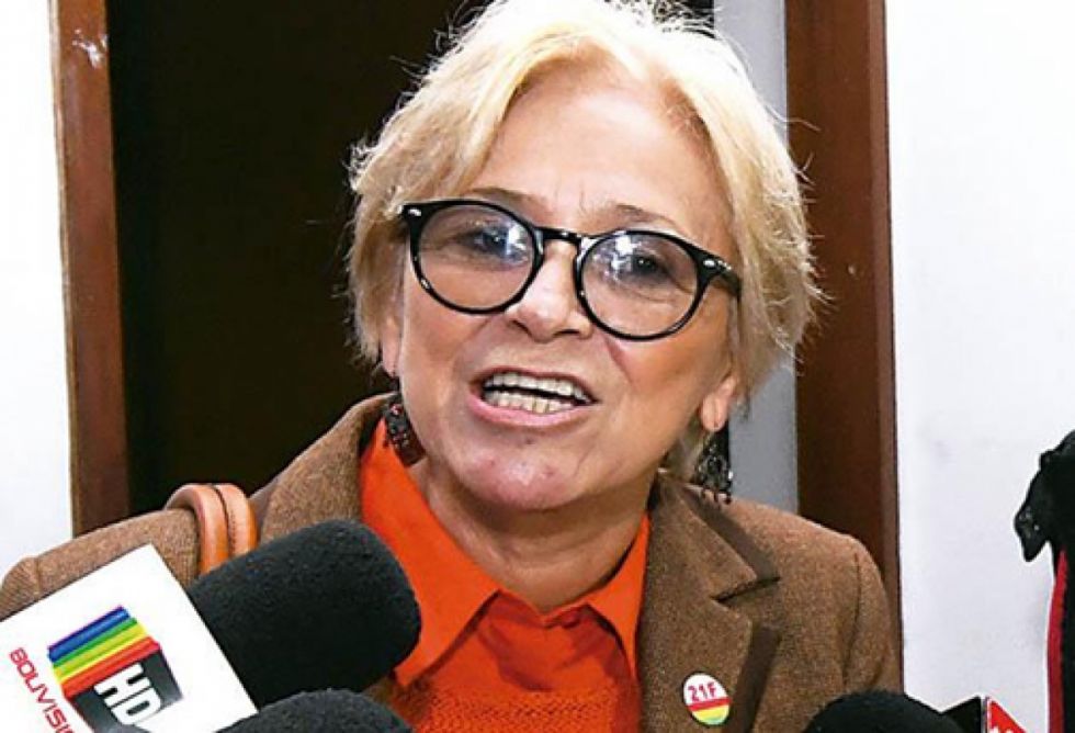 Exdiputada Sandoval renuncia a los Demócratas por desacuerdo con el apoyo a Tuto Quiroga
