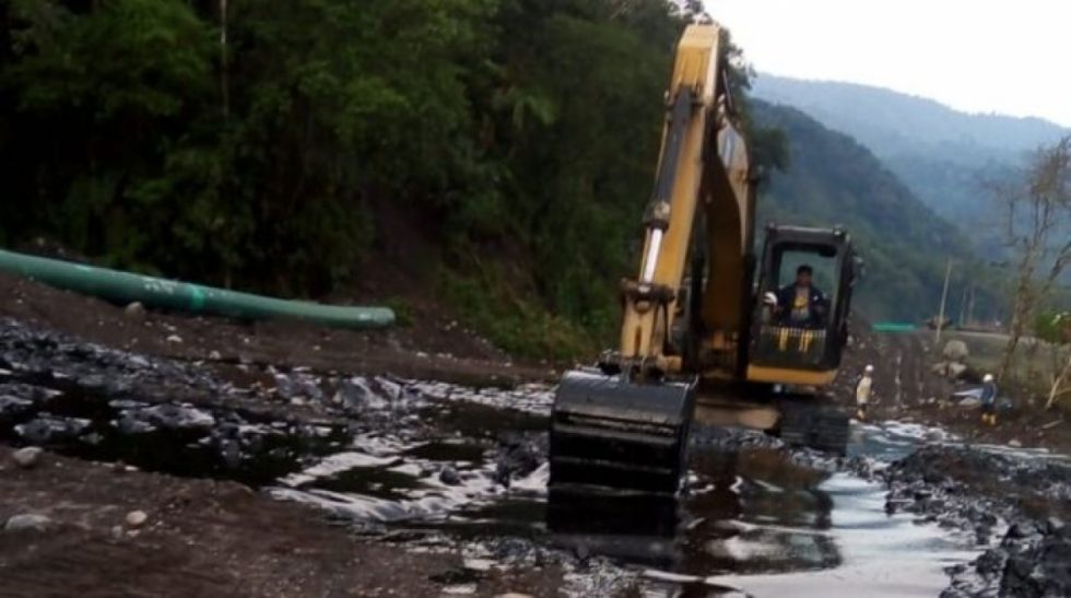 Derrame de petróleo deja sin agua a familias en Ecuador