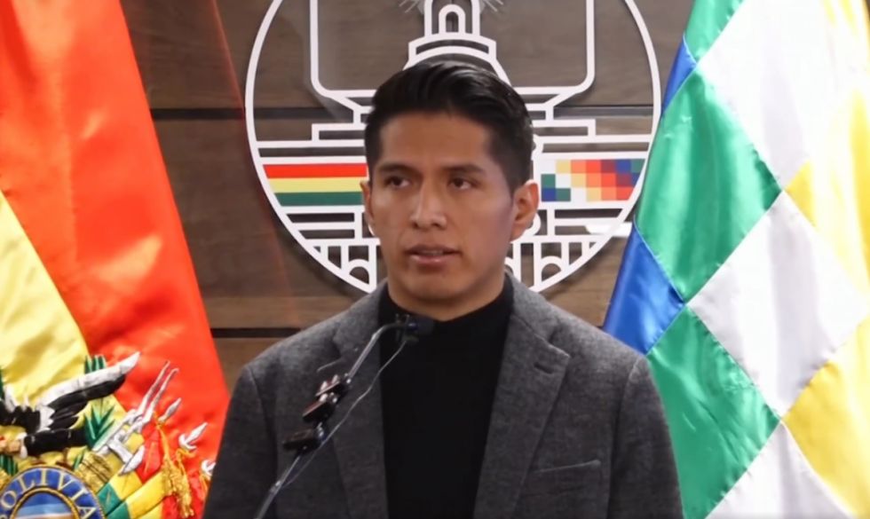 Ingreso de dólares: Andrónico pide reunión del Gobierno, Legislativo y financiadores