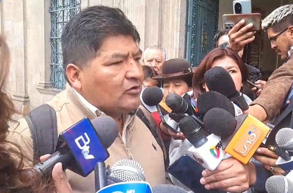 Ministro: La producción minera bajó en 50%