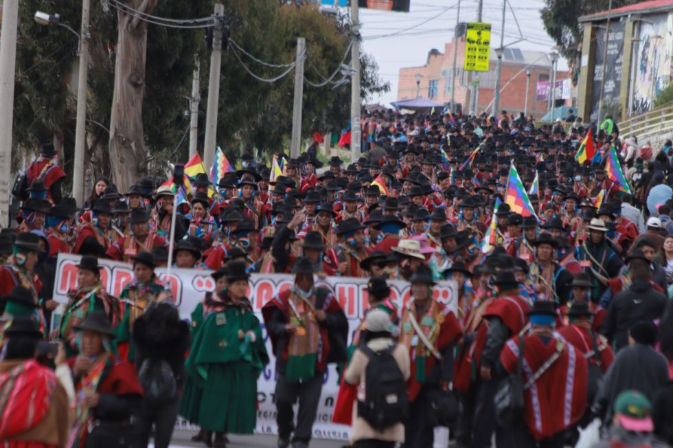 Ponchos Rojos marchan desde El Alto y buscan cercar la Plaza Murillo