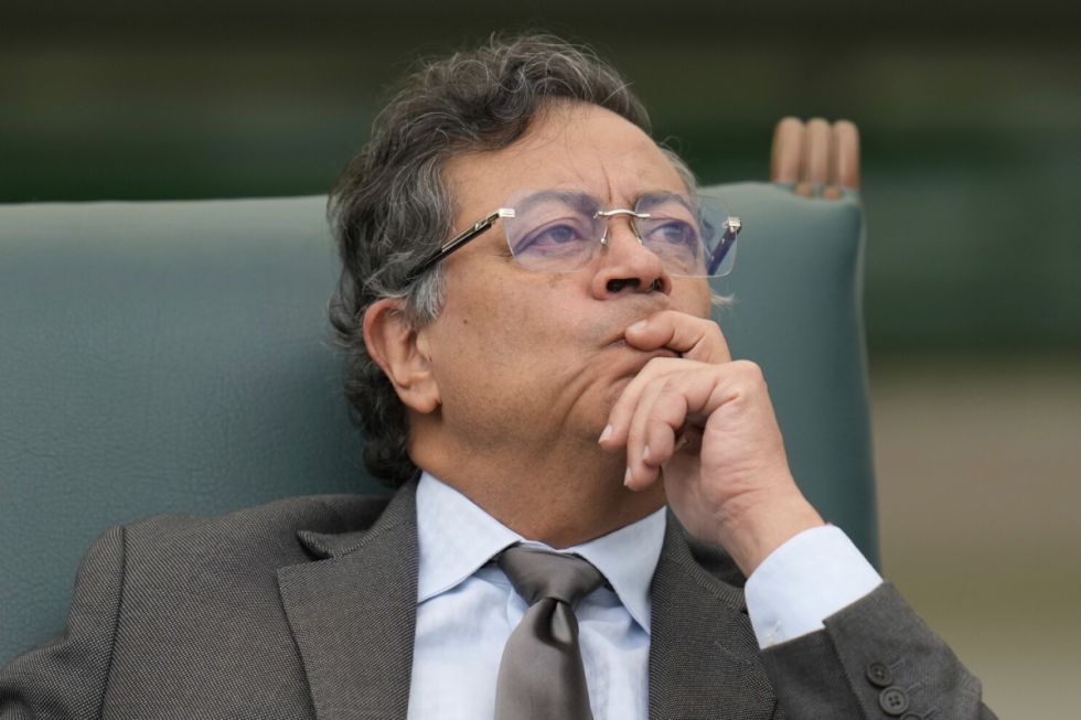 Petro: "El Congreso se arrodilló al dios dinero"