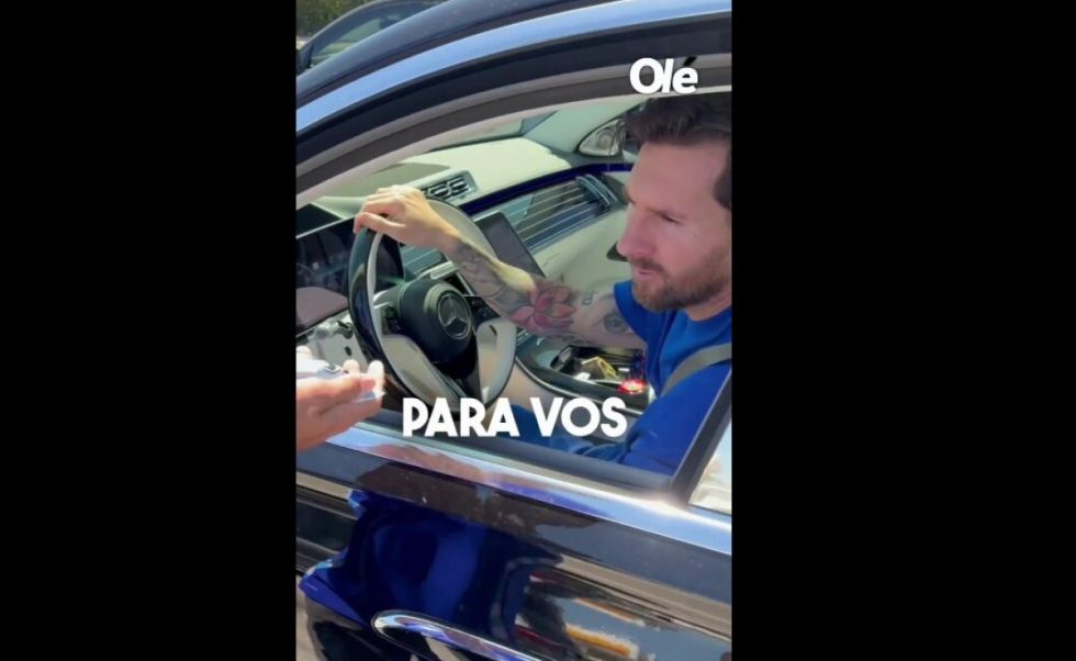VIDEO: Pillan a Messi en una calle de Miami y protagoniza un inusual 'canje' por un alfajor